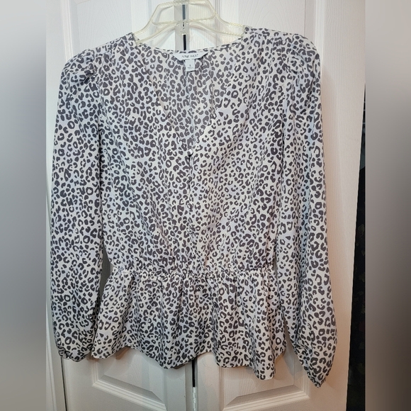 Nine WEST Leopard Print Long Sleeve Women's Top - Picture 1 of 4